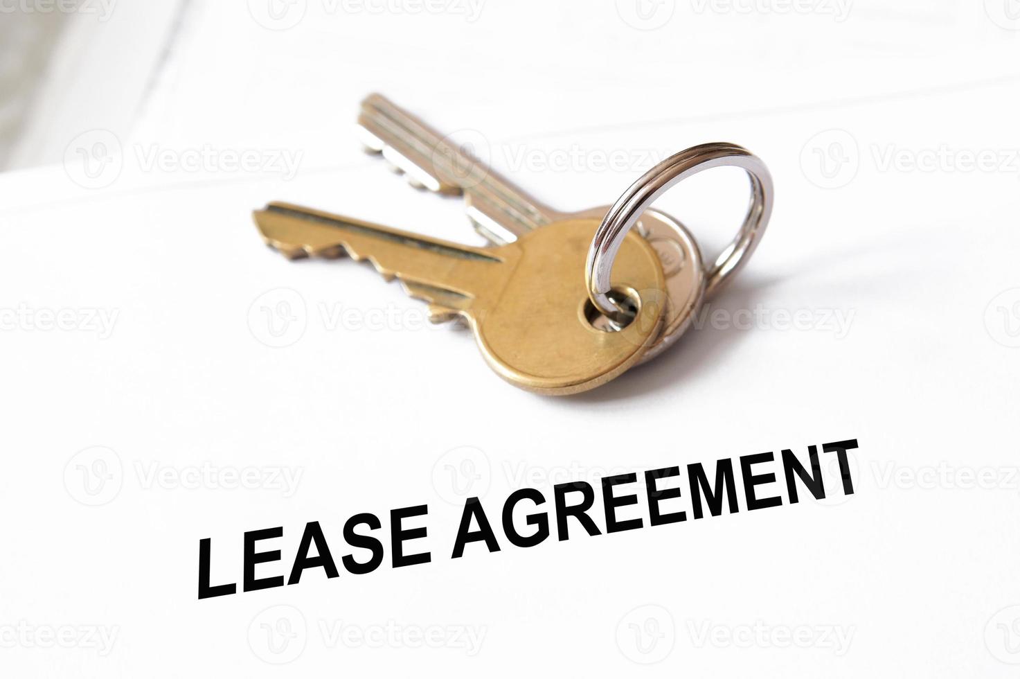 lease agreement with keys photo