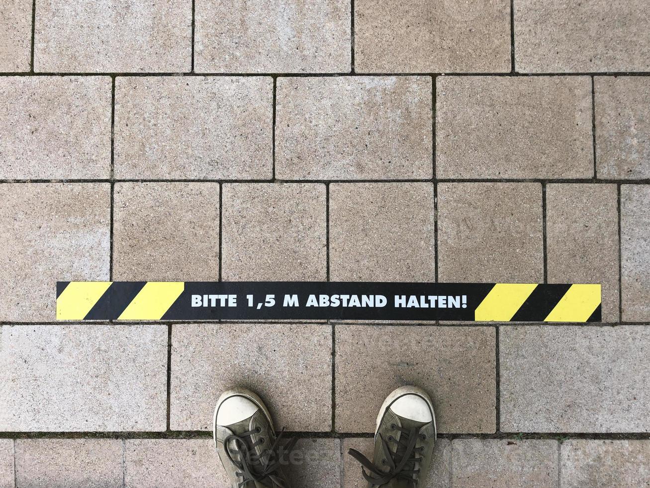 Bitte 1,5 m Abstand halten - social distancing in Germany photo