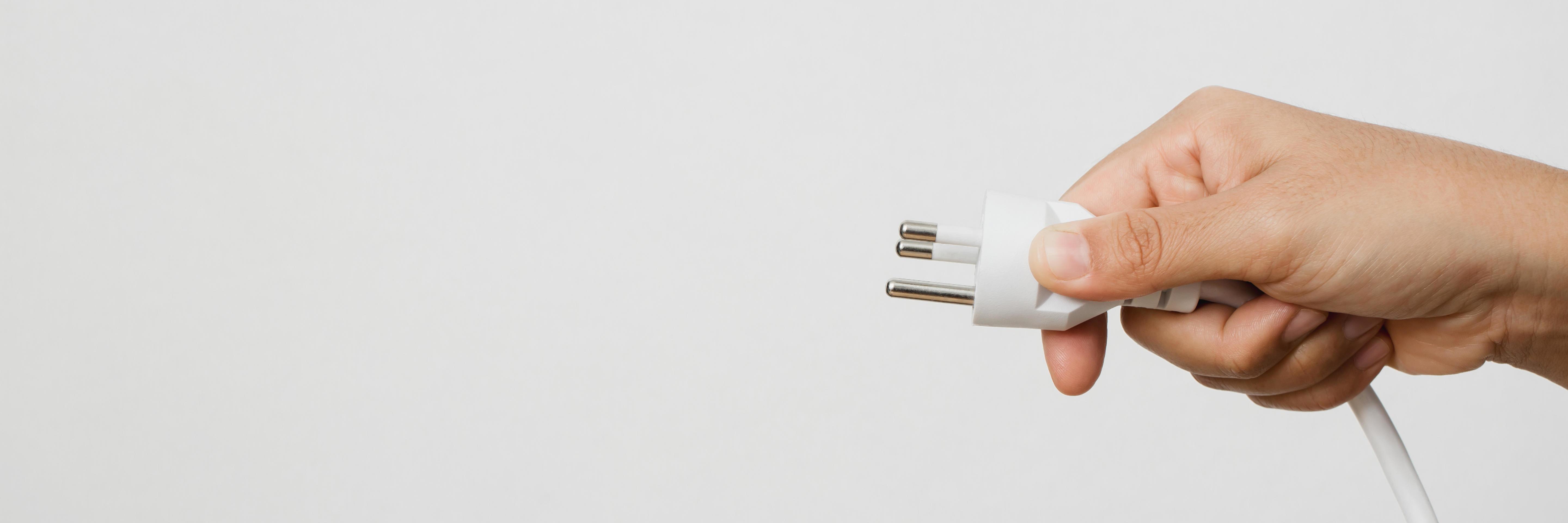 Using the wrong power plug also contributed to the occurrence of a short circuit that can cause