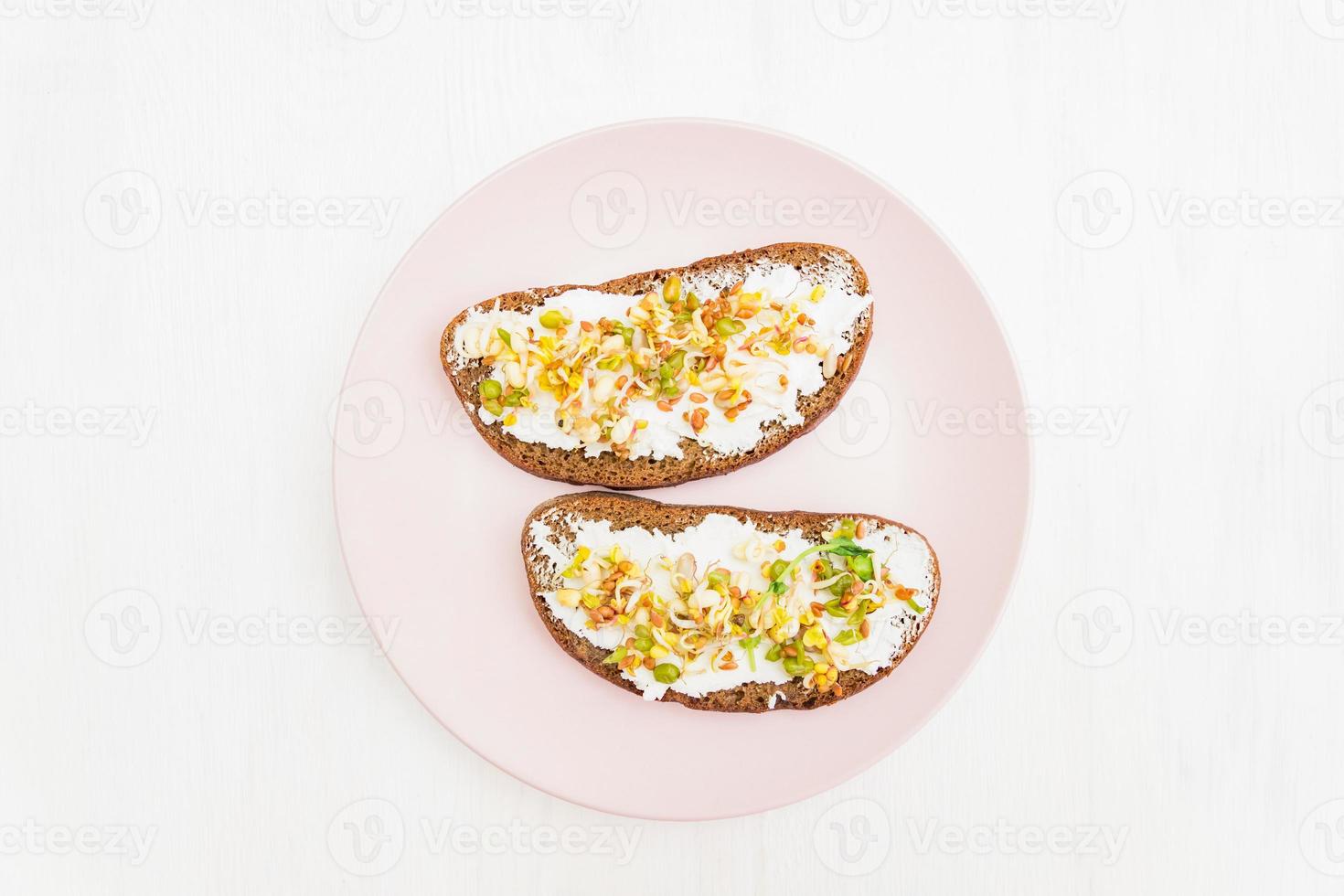 Dietary fitness toast with cream cheese and sprouted mung beans, walnut ...