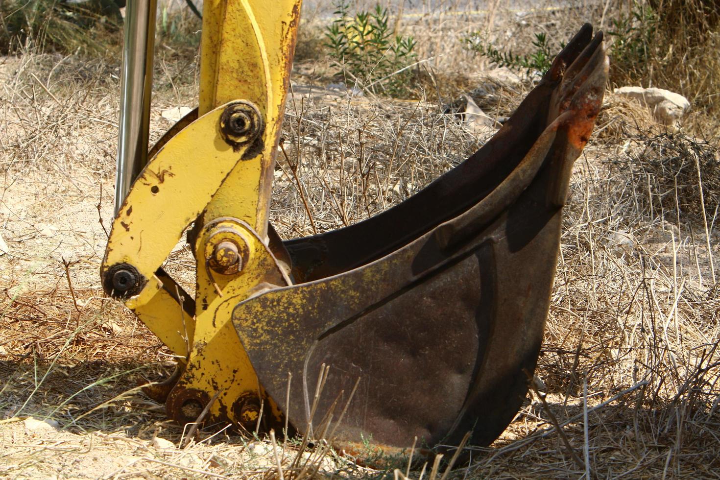 nahariya israel 4 de marzo de 2020. una gran excavadora está trabajando en un sitio de construcción. foto