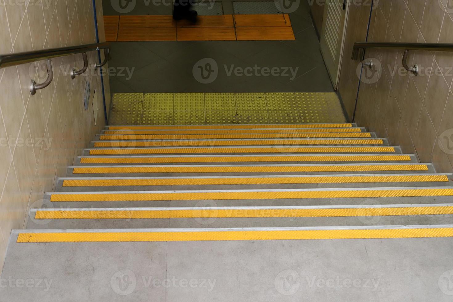 escalera en el parque de la ciudad. foto