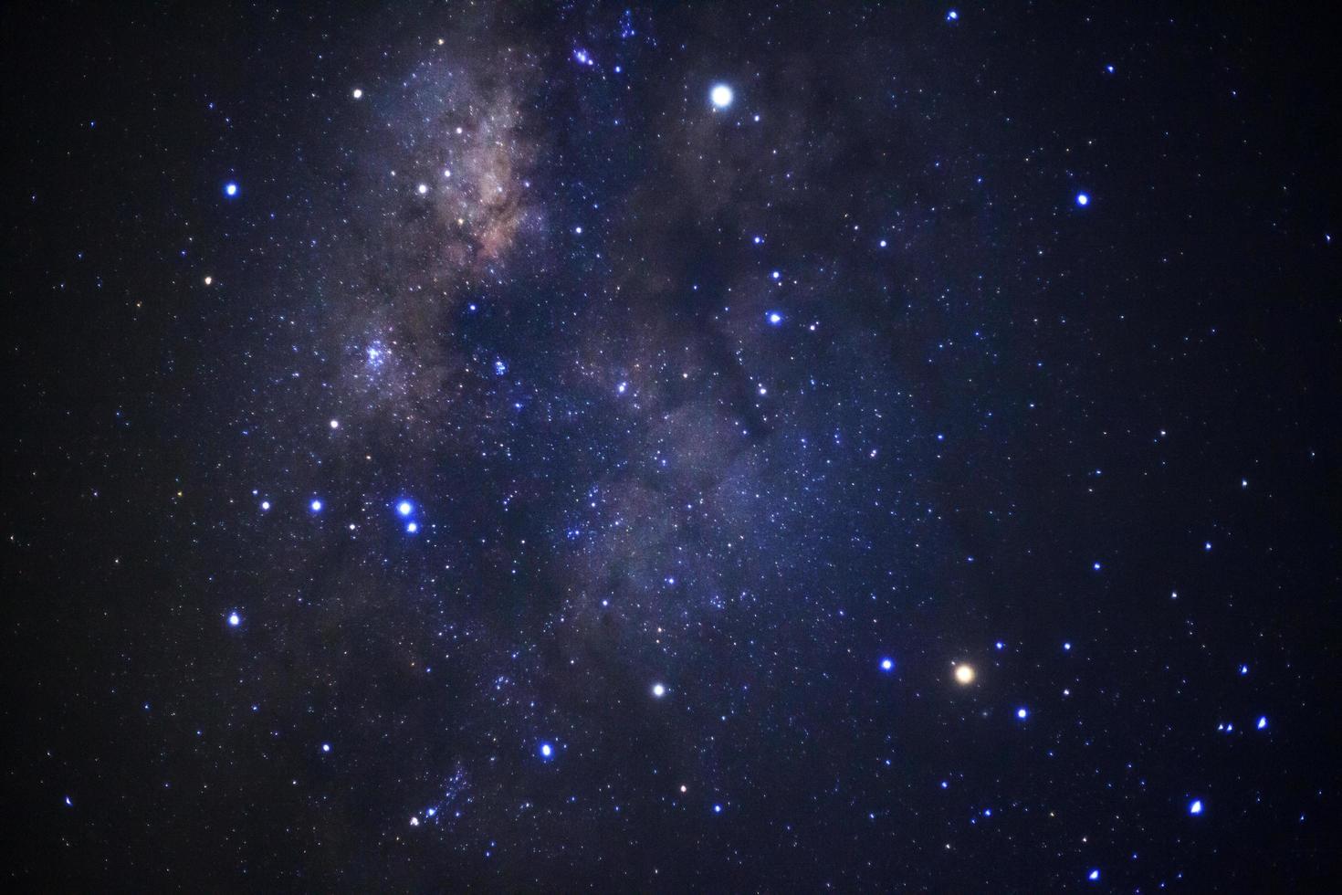 primer plano de la galaxia de la vía láctea. fotografía de larga exposición con grano foto