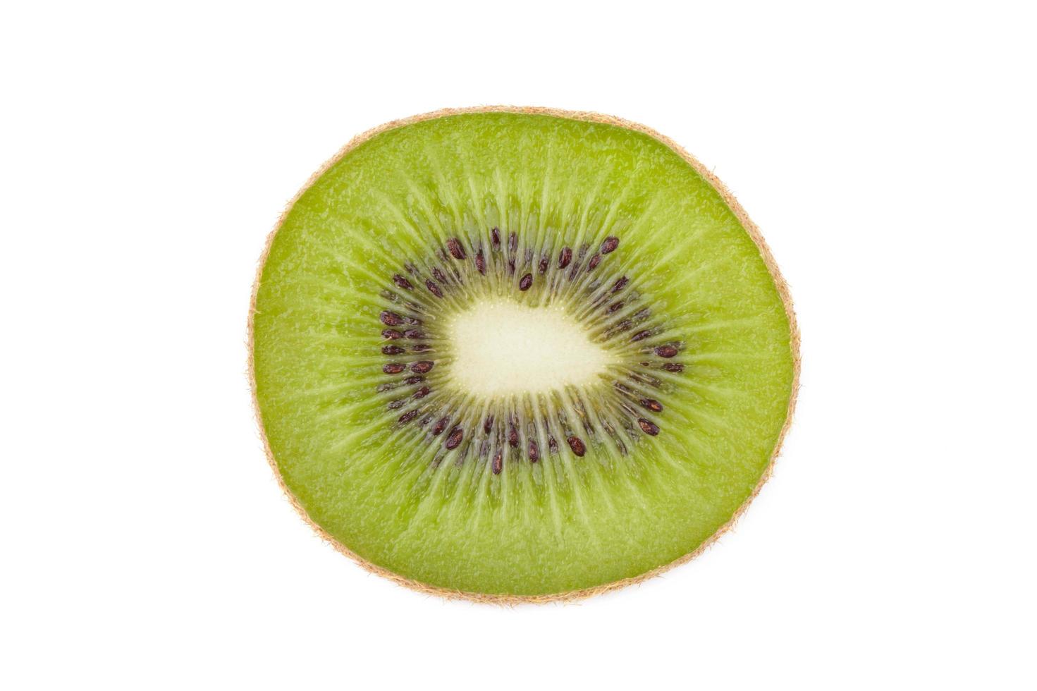 Rodajas de kiwi aislado en blanco foto