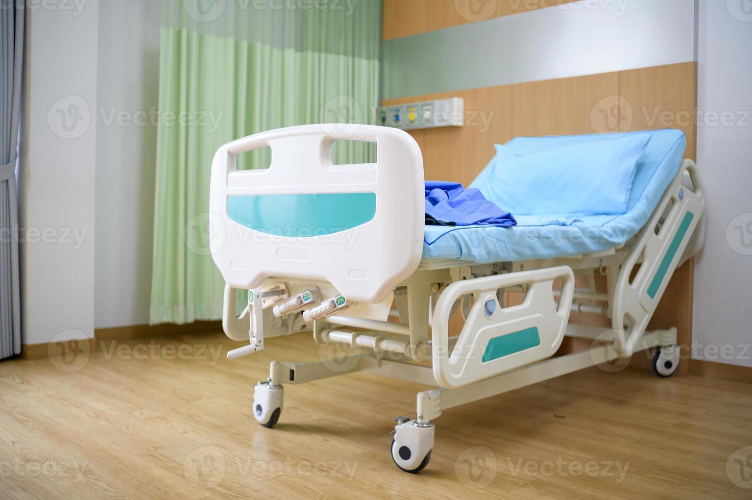 antecedentes de la cama del paciente en el hospital, concepto de atención médica foto