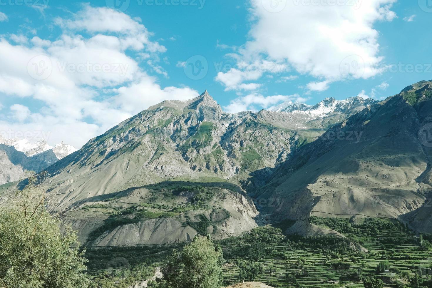 tiro escénico del paisaje de la montaña de pakistán foto