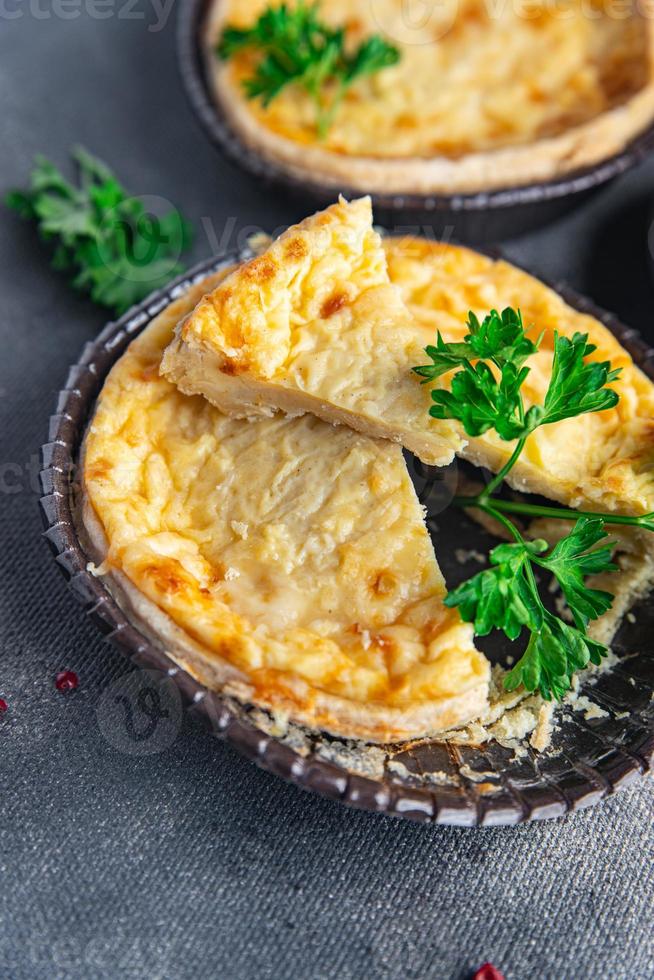 pastel salado que llena la comida fresca y saludable comida merienda en la mesa espacio de copia fondo de comida foto