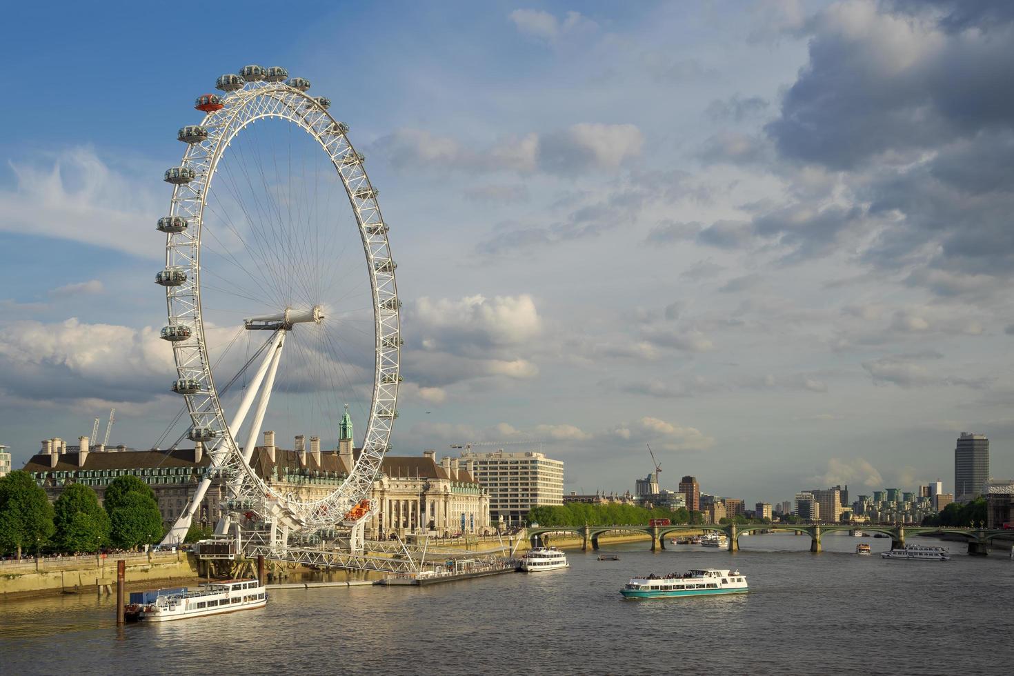 Londres, Reino Unido. vista del ojo de londres foto