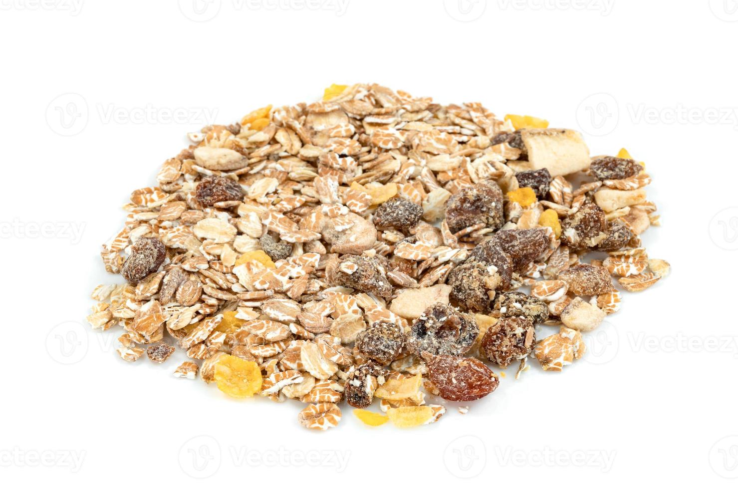 muesli multi fruta aislado sobre fondo blanco. foto