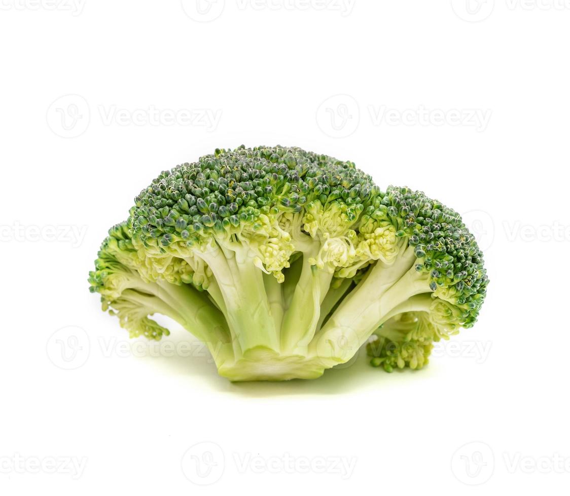 brócoli aislado sobre fondo blanco foto