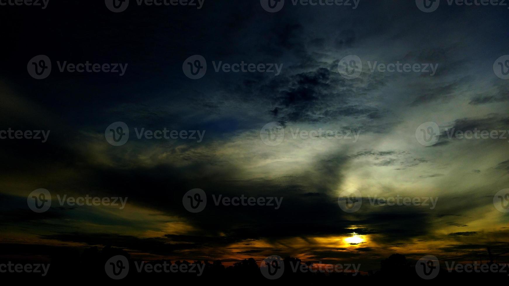 early morning sky photo while the sun is rising into the sky