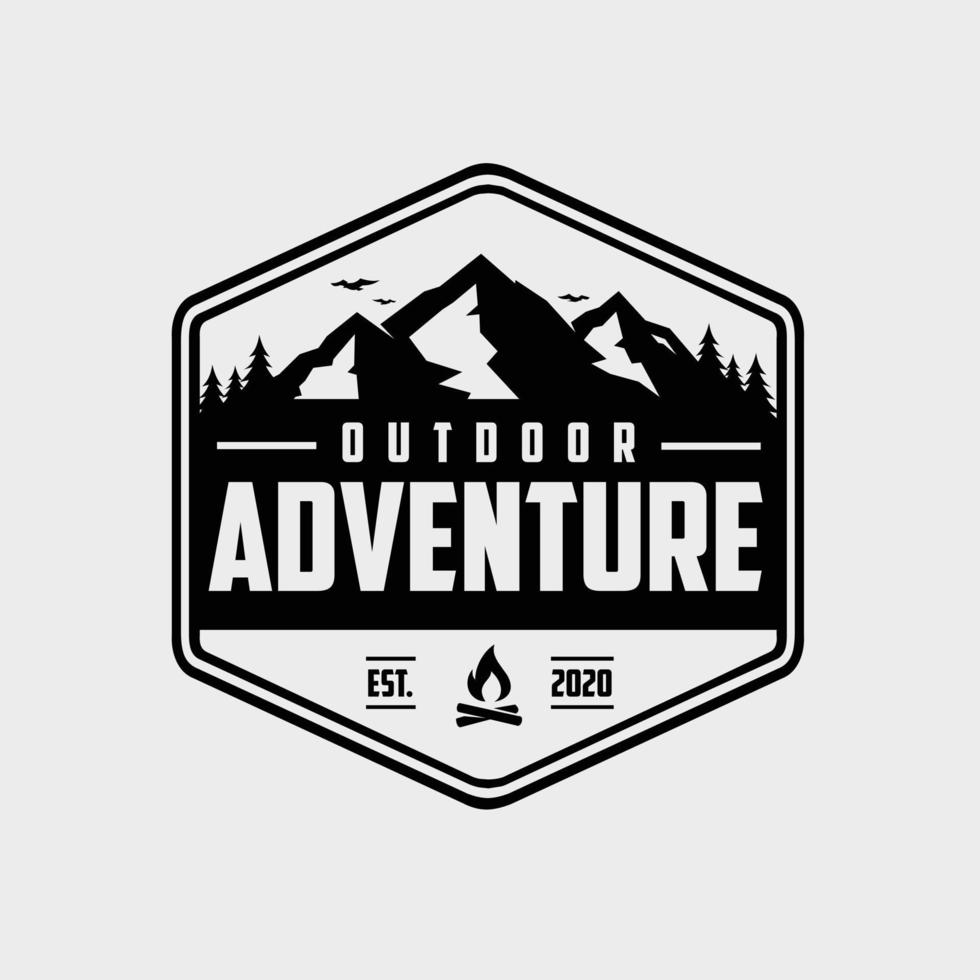 vector de plantilla de logotipo de emblema de montaña de aventura aislado