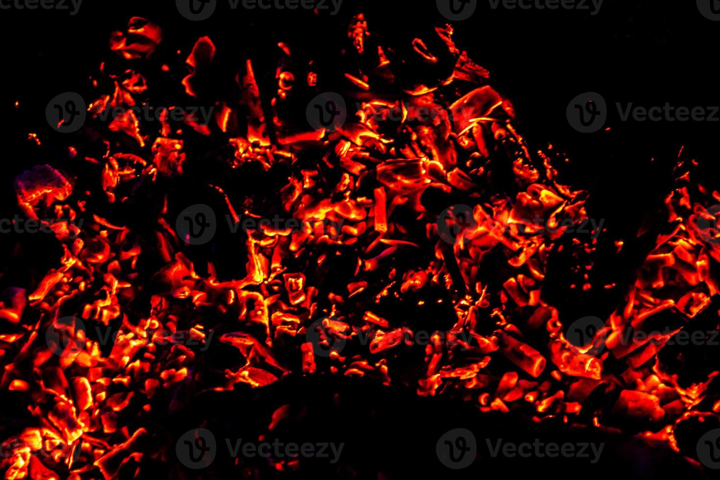 textura de llama de fuego. telón de fondo material en llamas. patrón de efecto de quemado. papel tapiz de fuego y antorcha. telón de fondo de calor y neblina. foto