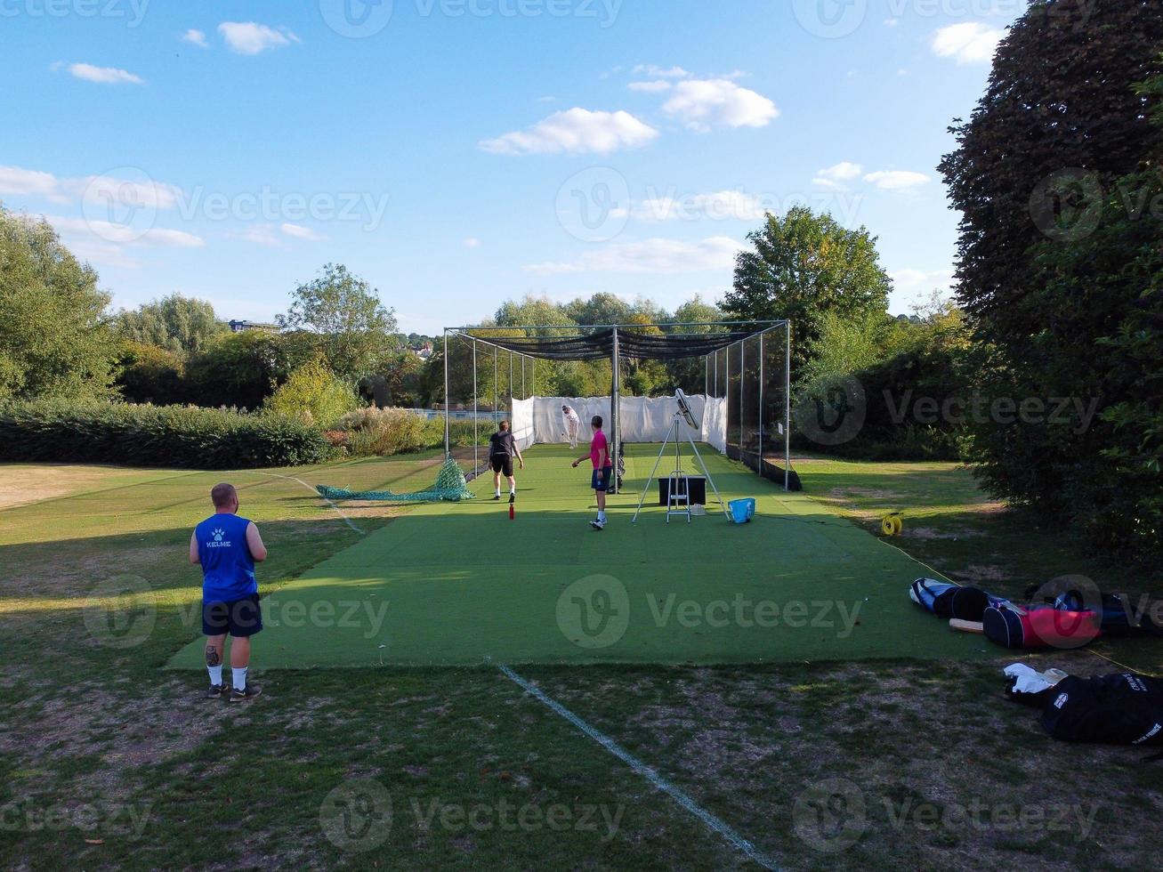 vista aérea del campo de cricket en el parque público local de hemel hempstead inglaterra gran bretaña foto