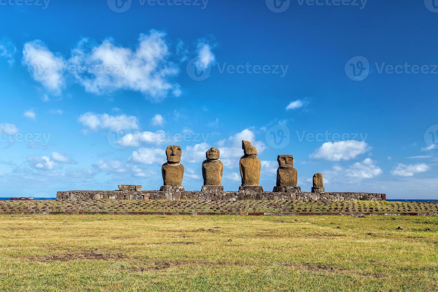 foto de la estatua moai en la isla de pascua