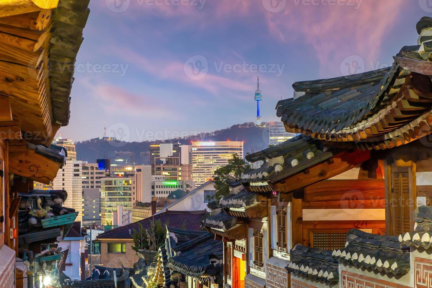 pueblo de bukchon hanok en seúl, corea del sur foto