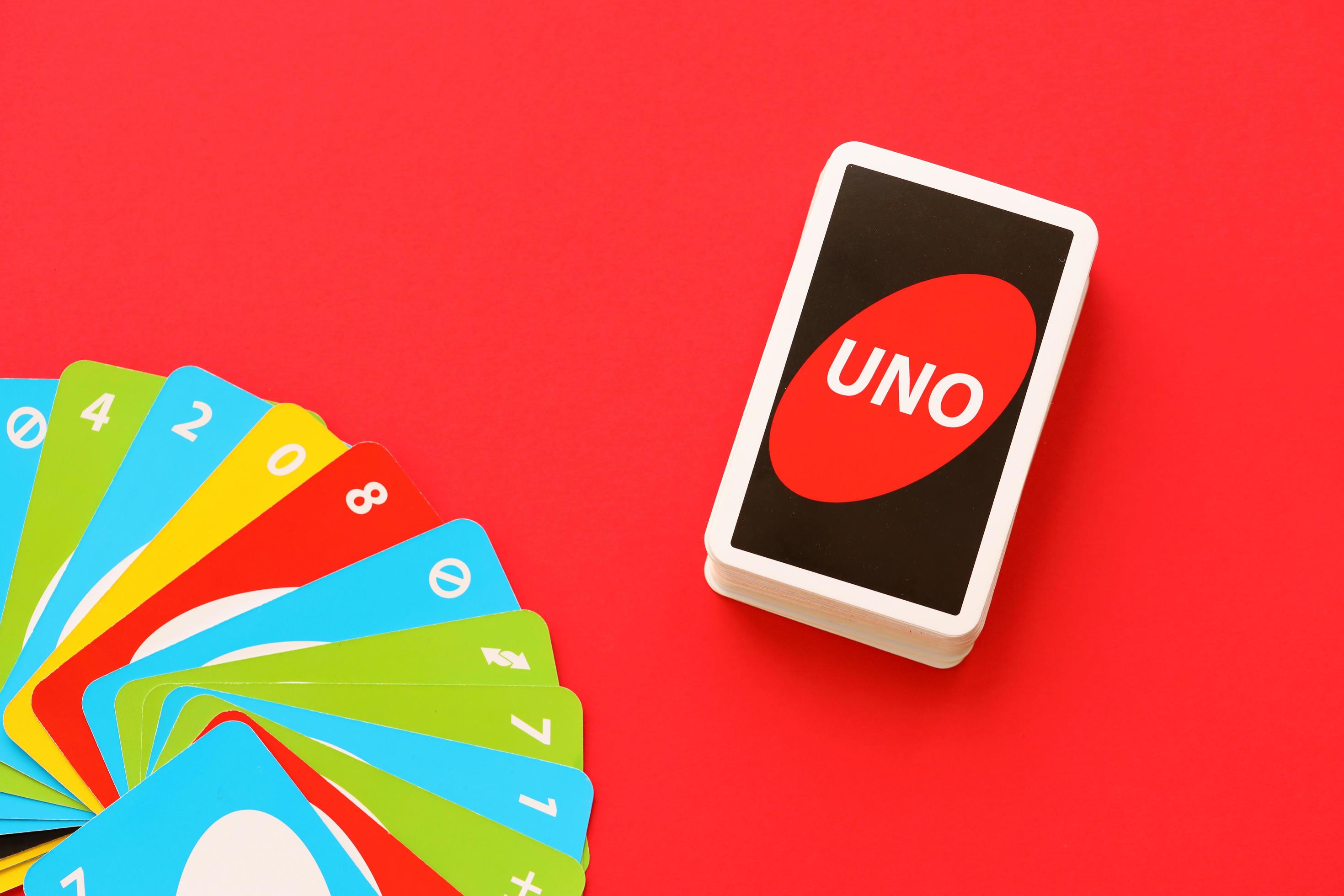 Bộ bài Uno là một tuyệt tác với những lá bài đầy màu sắc. Sản phẩm này không chỉ khiến bạn cảm thấy hứng thú khi nhìn nó, mà còn mang lại cảm giác hạnh phúc khi chơi Uno cùng những người thân yêu.