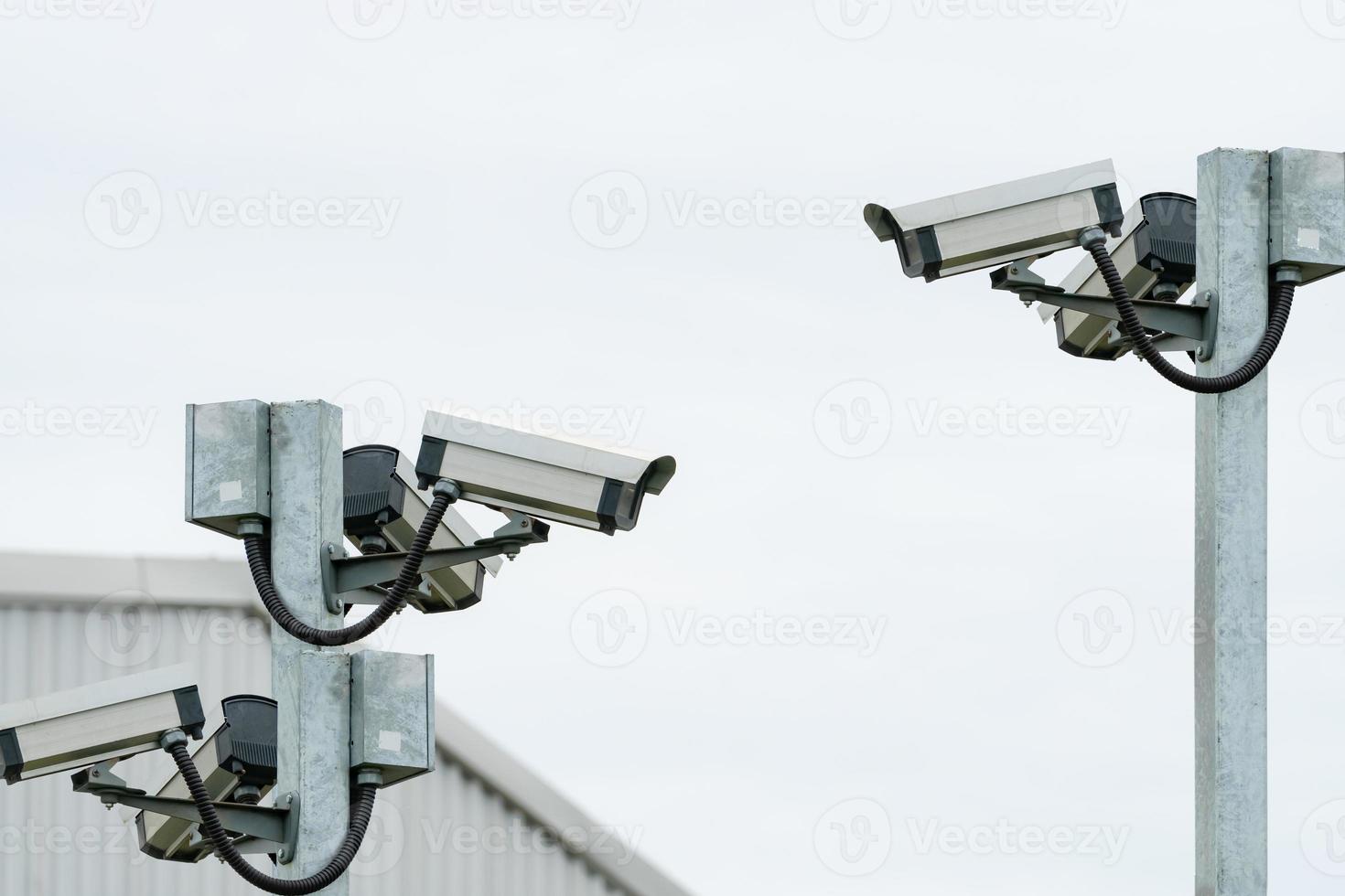 sistema de video de cámara de seguridad cctv para seguridad instalado fuera del almacén del edificio de la fábrica. circuito cerrado de televisión . sistema de seguridad electronica cctv. Tecnología de cámaras de videovigilancia. foto