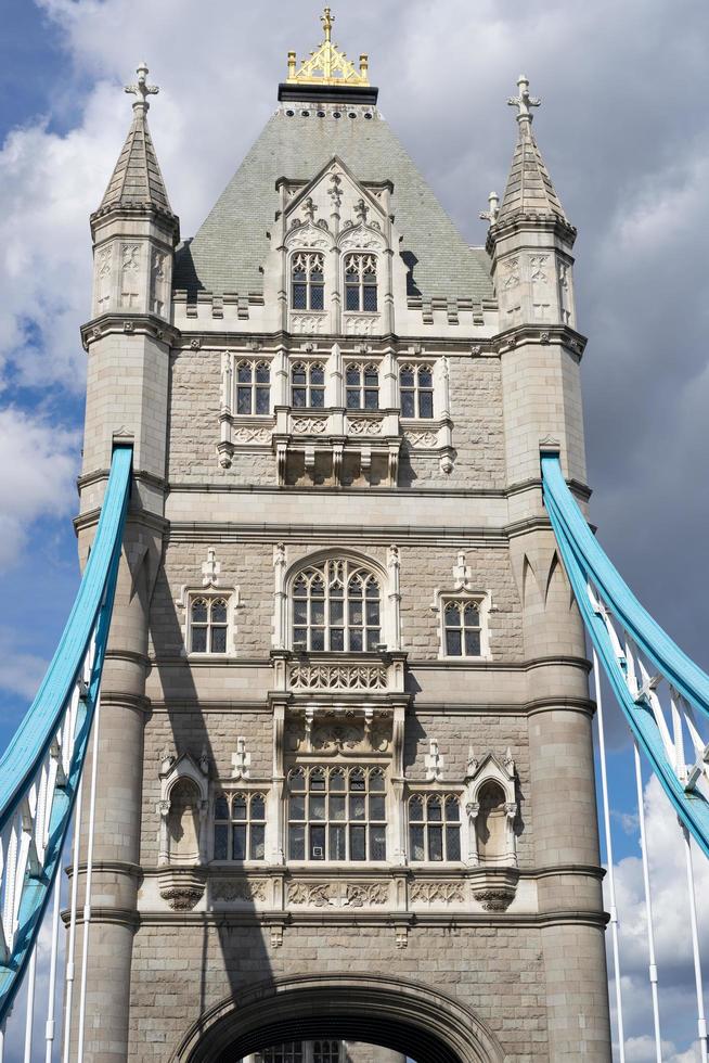 Londres, Reino Unido. puente de la torre sobre el río támesis foto