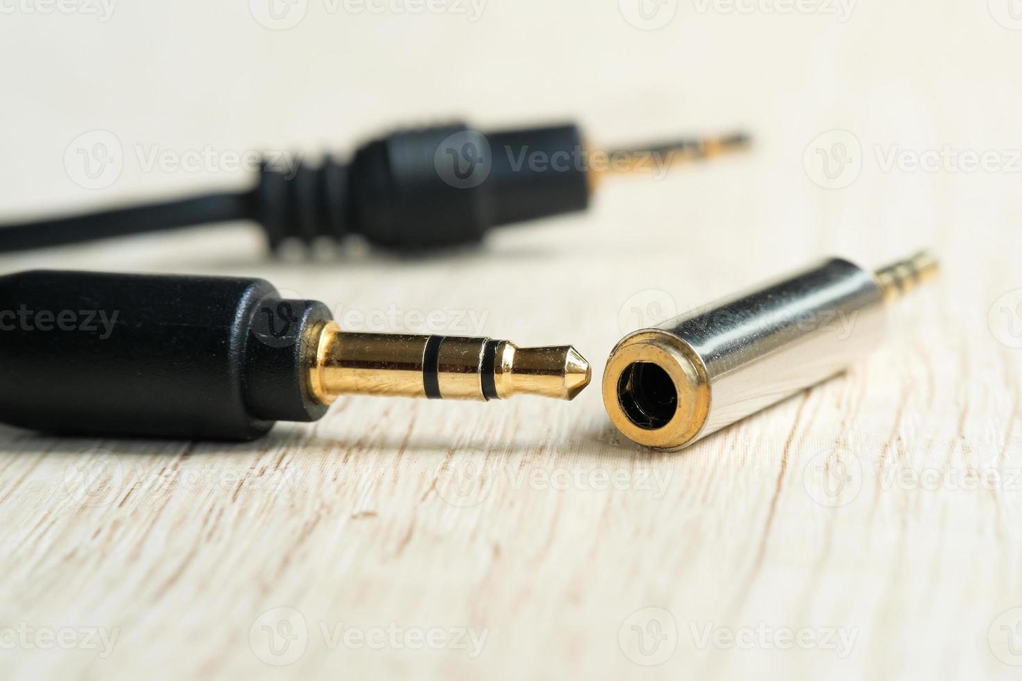 Plug 3.5mm Audio Jack to 2.5mm Audio Jack photo