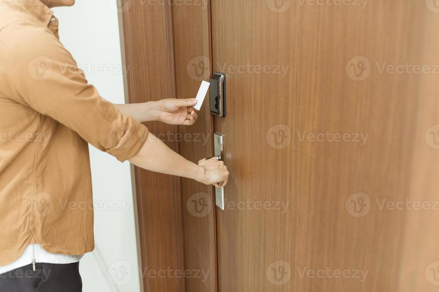 electronic key access system to lock and unlock doors 11135438 Stock