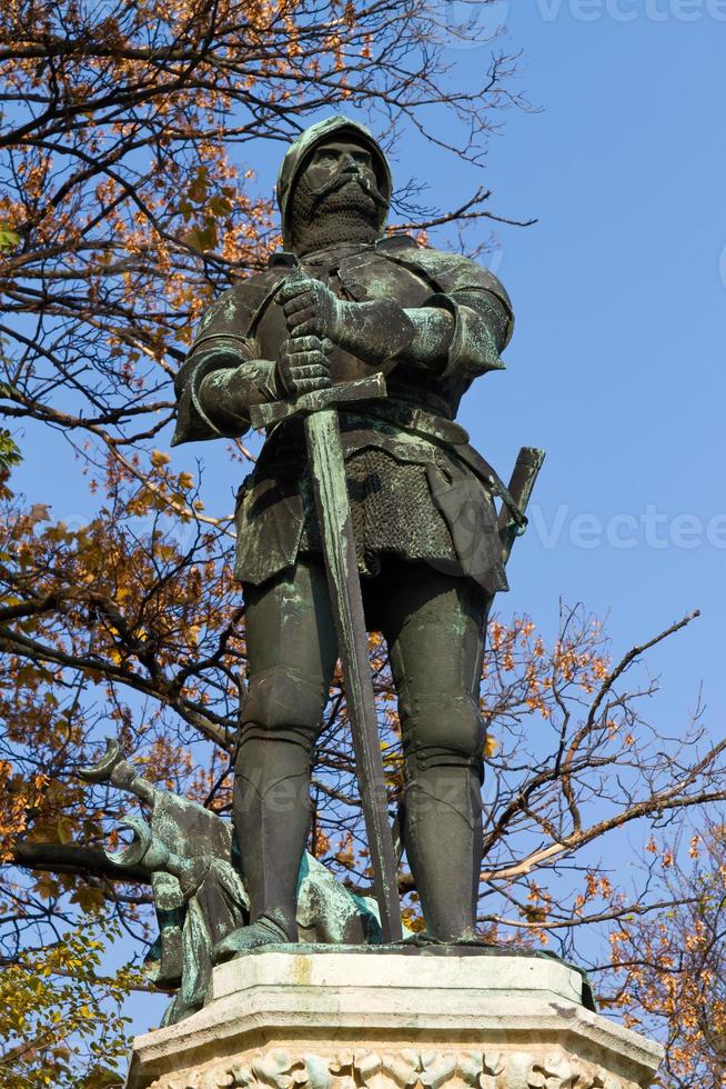 estatua de john hunyadi, budapest, hungría foto