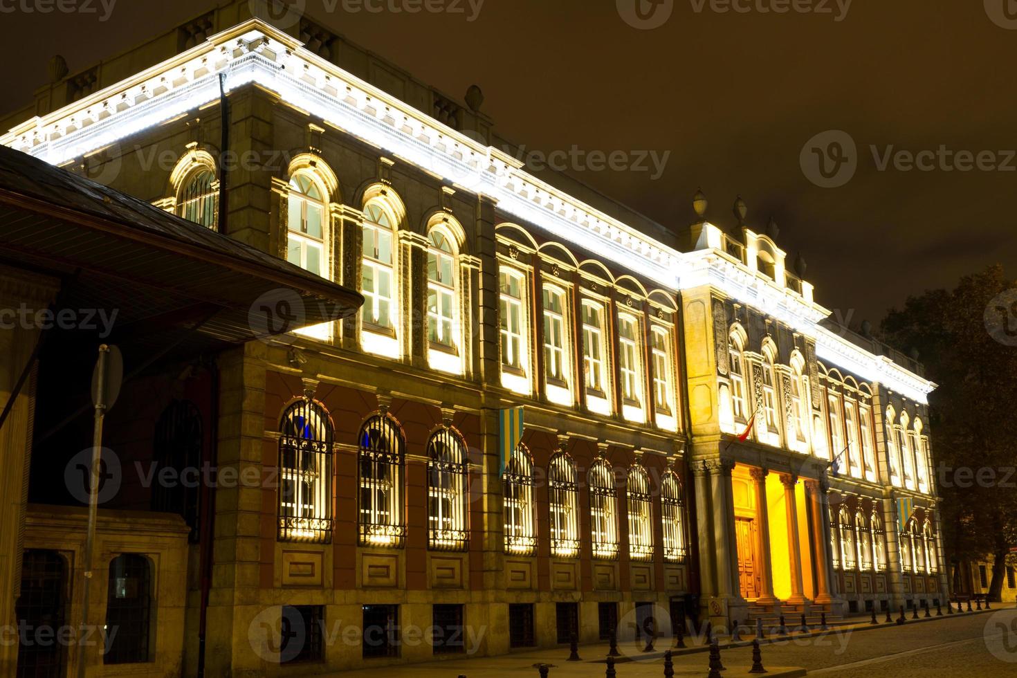 antiguo edificio de correos de eminonu estambul foto