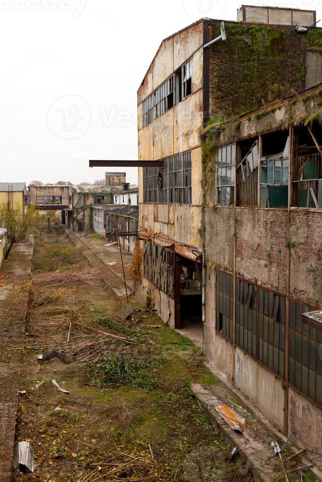 antigua fábrica abandonada foto