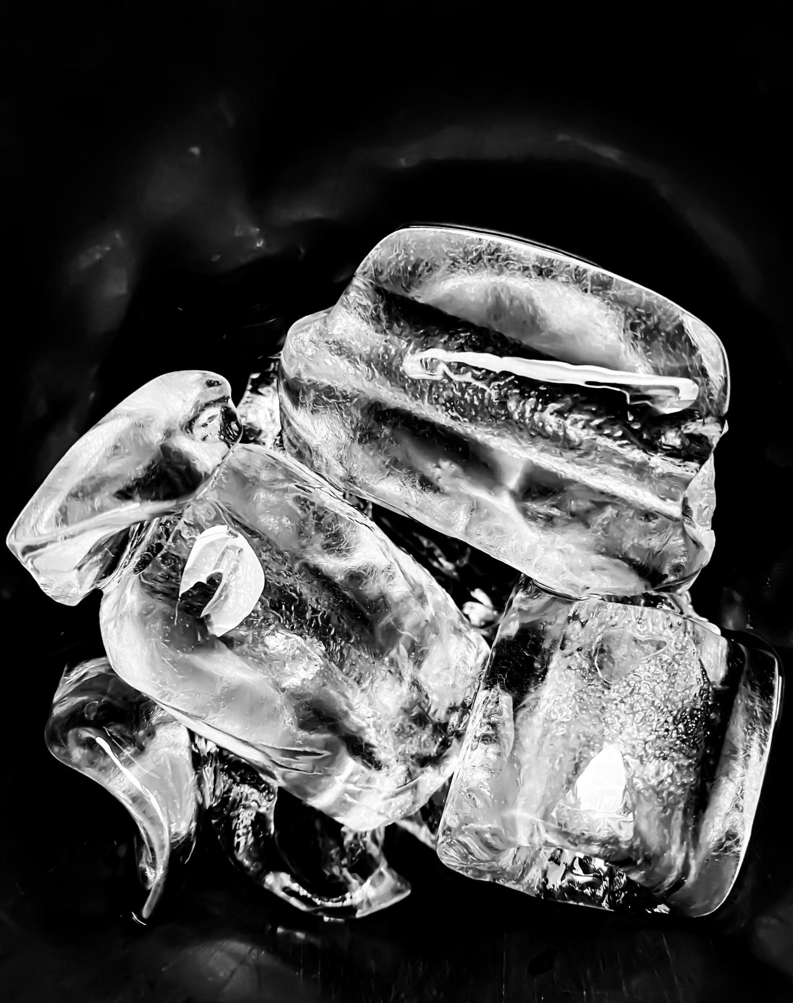 The ice cube shape has been adjusted to add color,It will help refresh