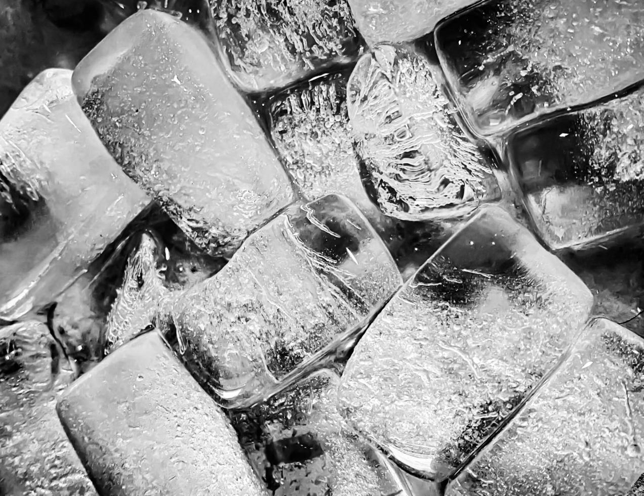 The ice cube shape has been adjusted to add color,It will help refresh