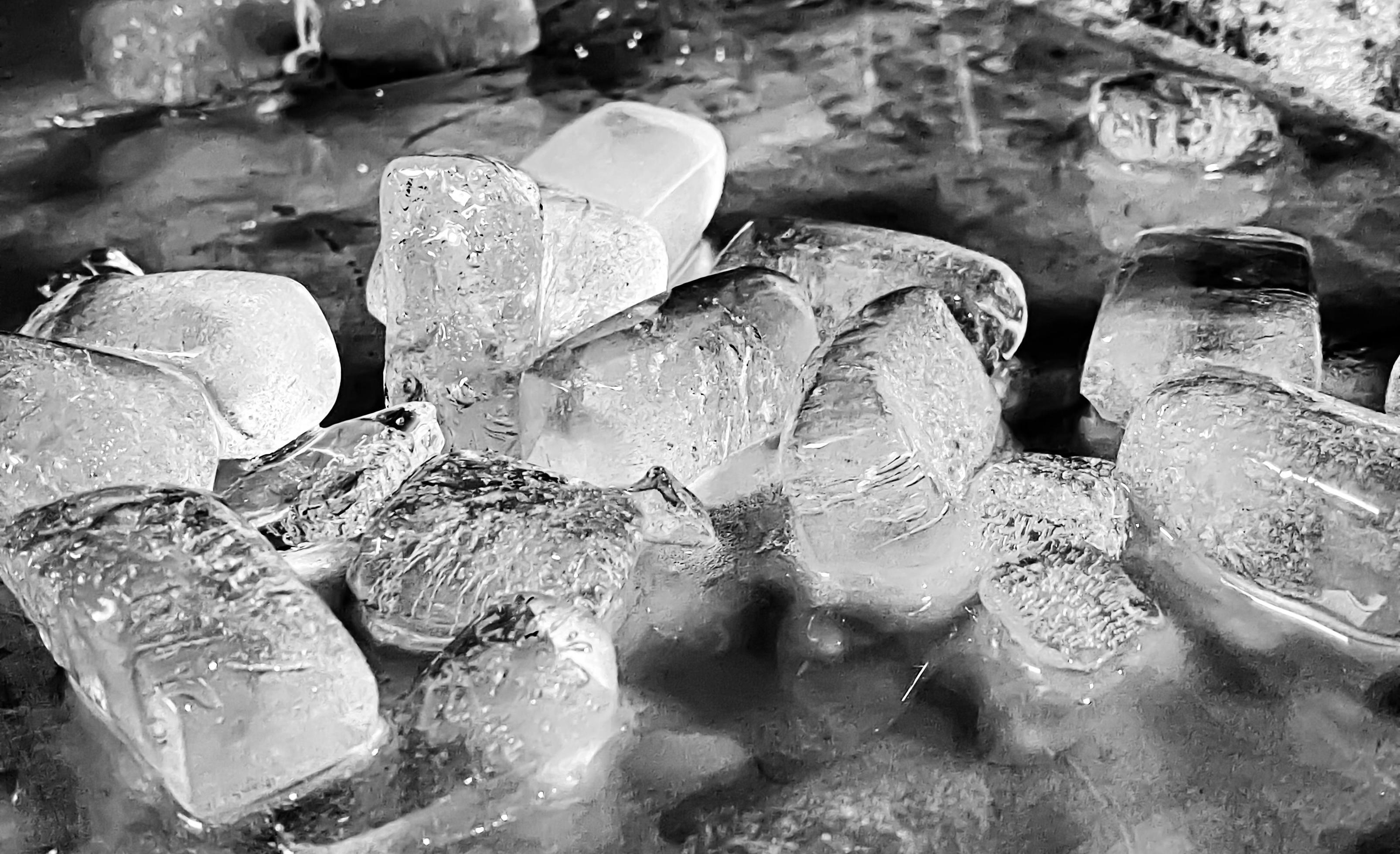 The ice cube shape has been adjusted to add color,It will help refresh