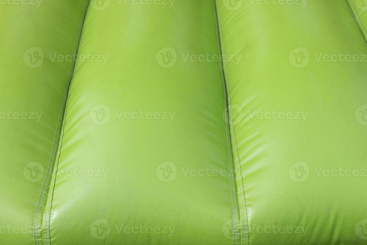 diseño inflable trampolín para saltar. materia verde aire tres diseños. foto