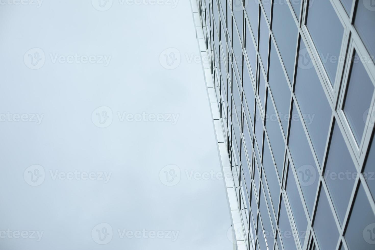 edificio contra el cielo. estilo moderno de la arquitectura. foto