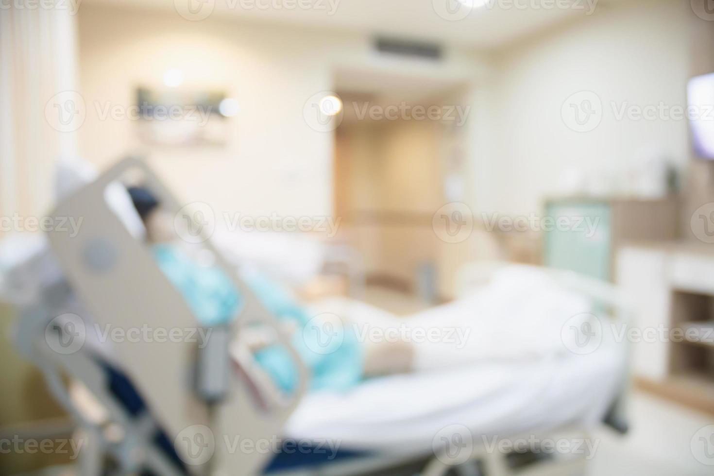 interior abstracto de la habitación del hospital con fondo borroso de la cama foto