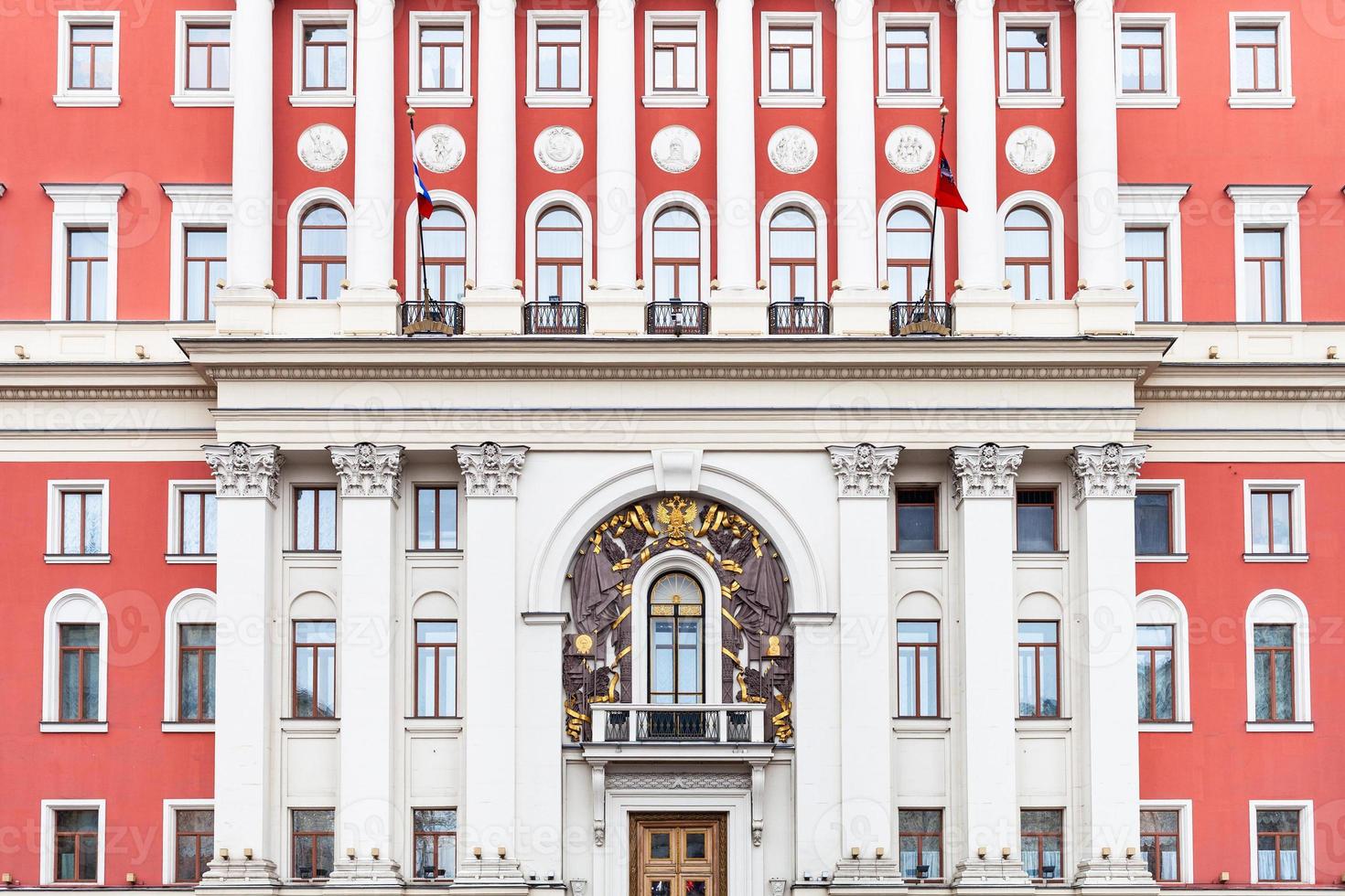 muro del edificio del ayuntamiento de moscú en tverskaya foto