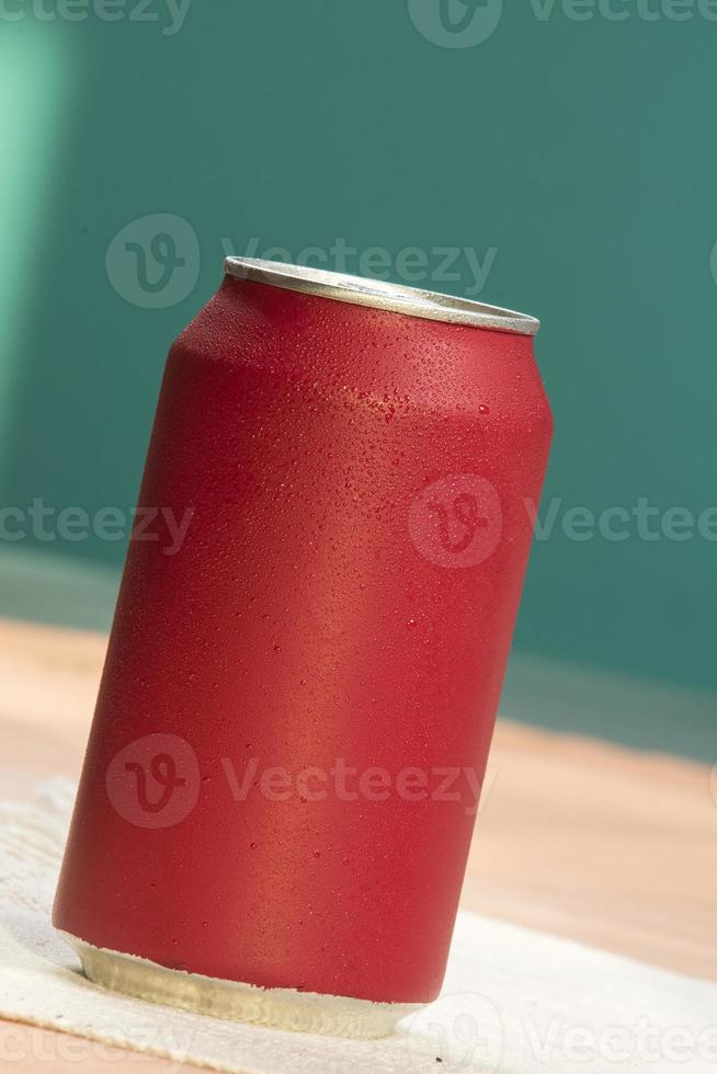 red soda can photo