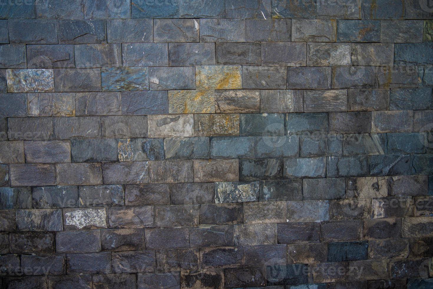 Muro de piedra gris con piedras de diferentes tamaños, revestimiento moderno de cerca. textura de un muro de piedra. Fondo de textura de pared de piedra de castillo antiguo. muro de piedra como fondo o textura. elemento de diseño foto