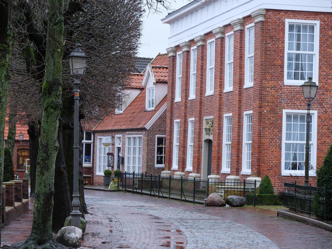 Greetsiel, Alemania, 2020: el pueblo de Greetsiel en el mar del Norte en Alemania foto