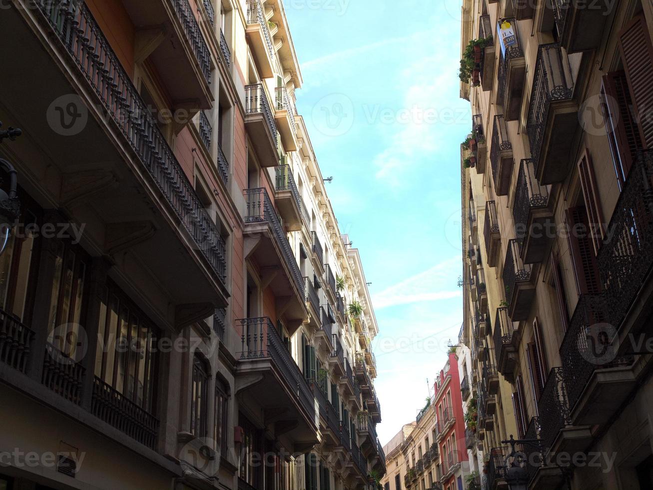 ciudad de barcelona en el mar mediterráneo foto