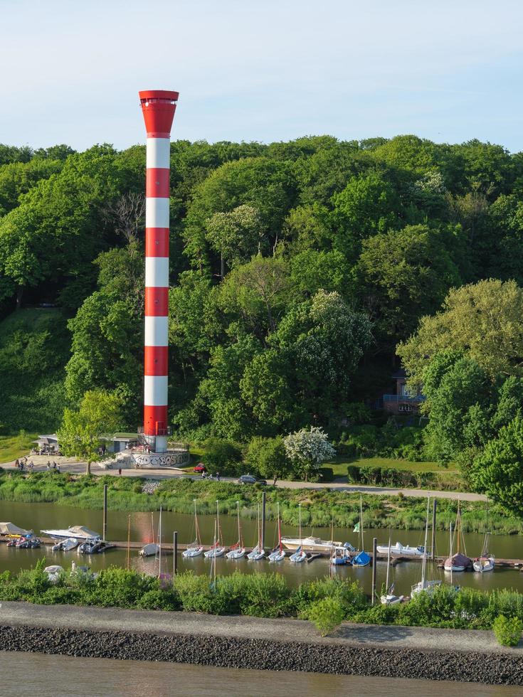 hamburgo, alemania, 2022-el puerto de hamburgo y el río elba foto