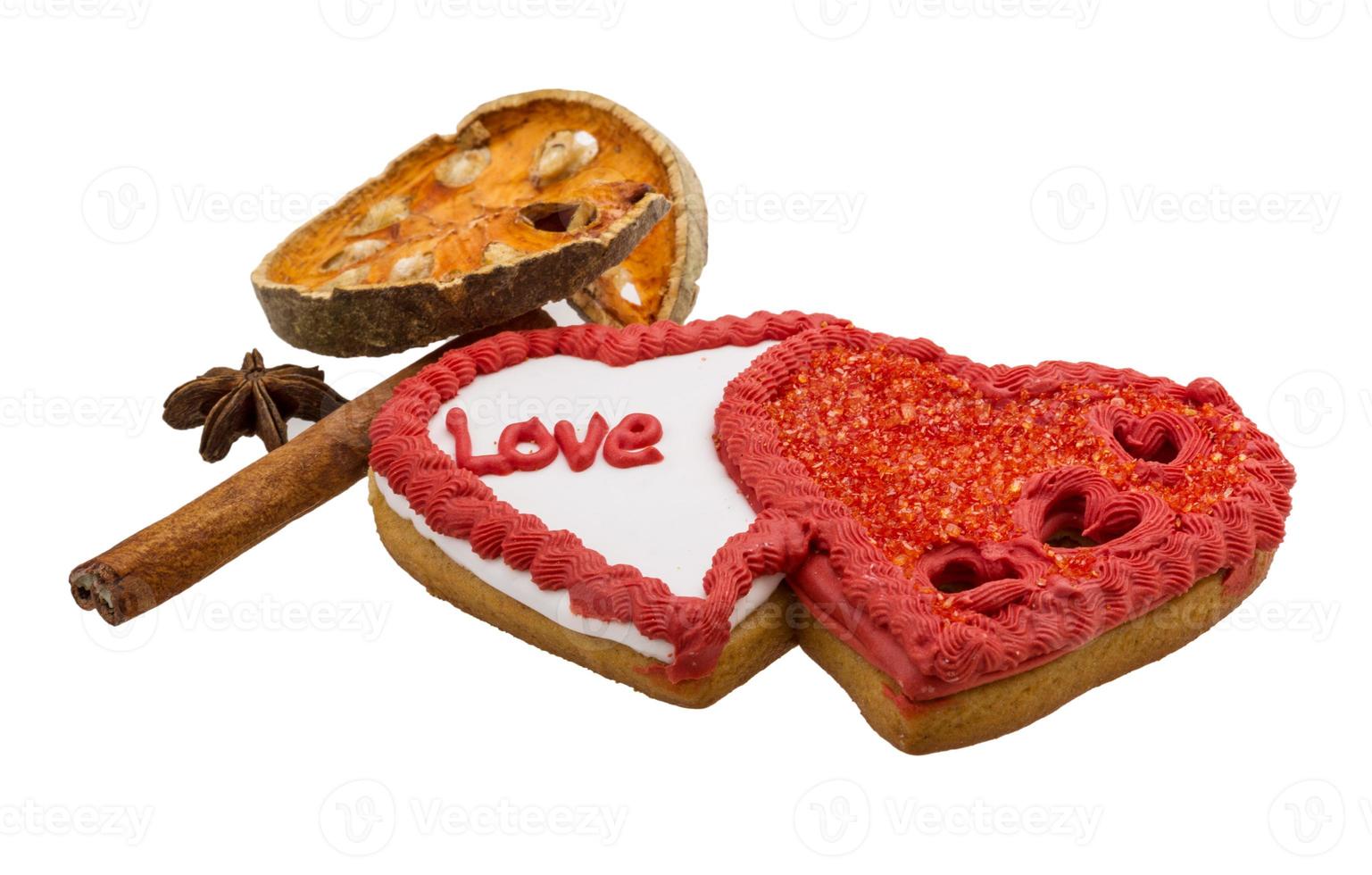 Galletas de San Valentín sobre fondo blanco. foto