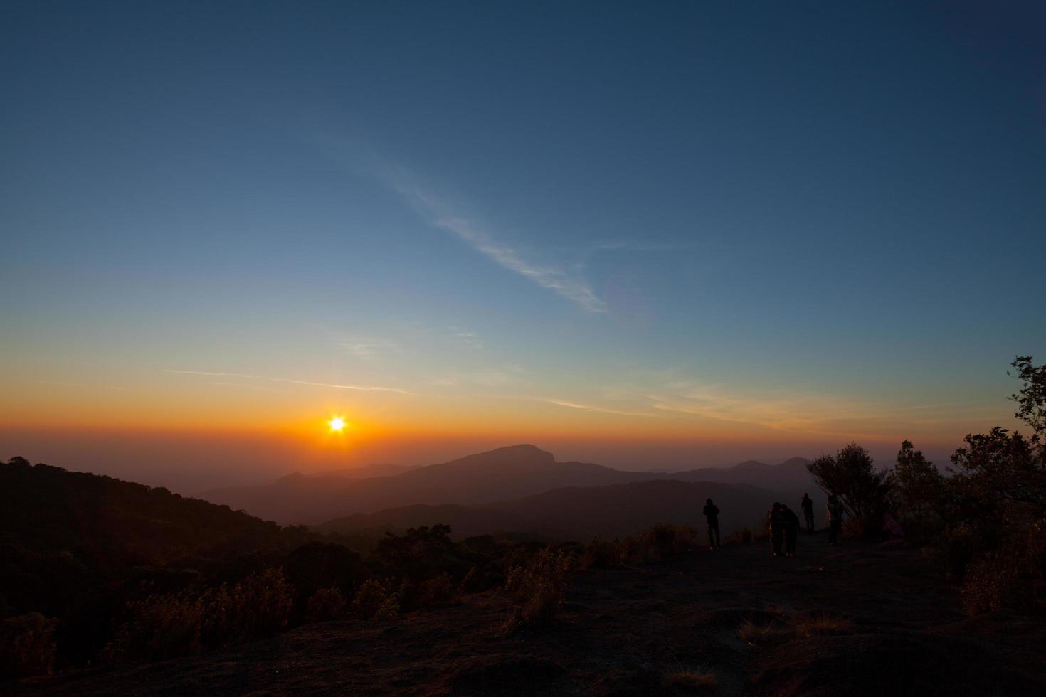 paisaje mañana amanecer doi inthanon, en chiang mai, tailandia foto