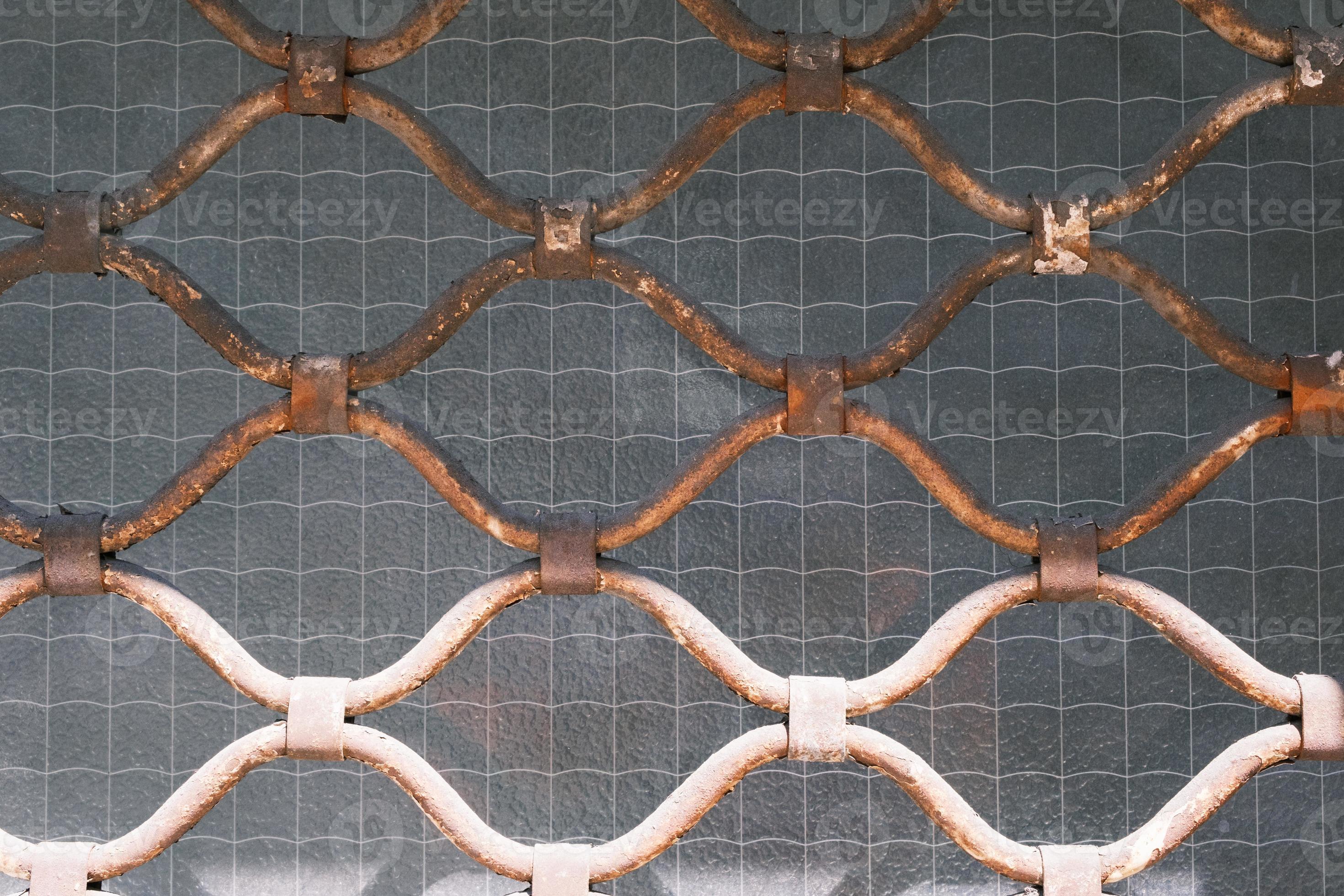 40+ Rusty Fence Crisscross Mesh Stock Photos, Pictures & Royalty-Free  Images - iStock