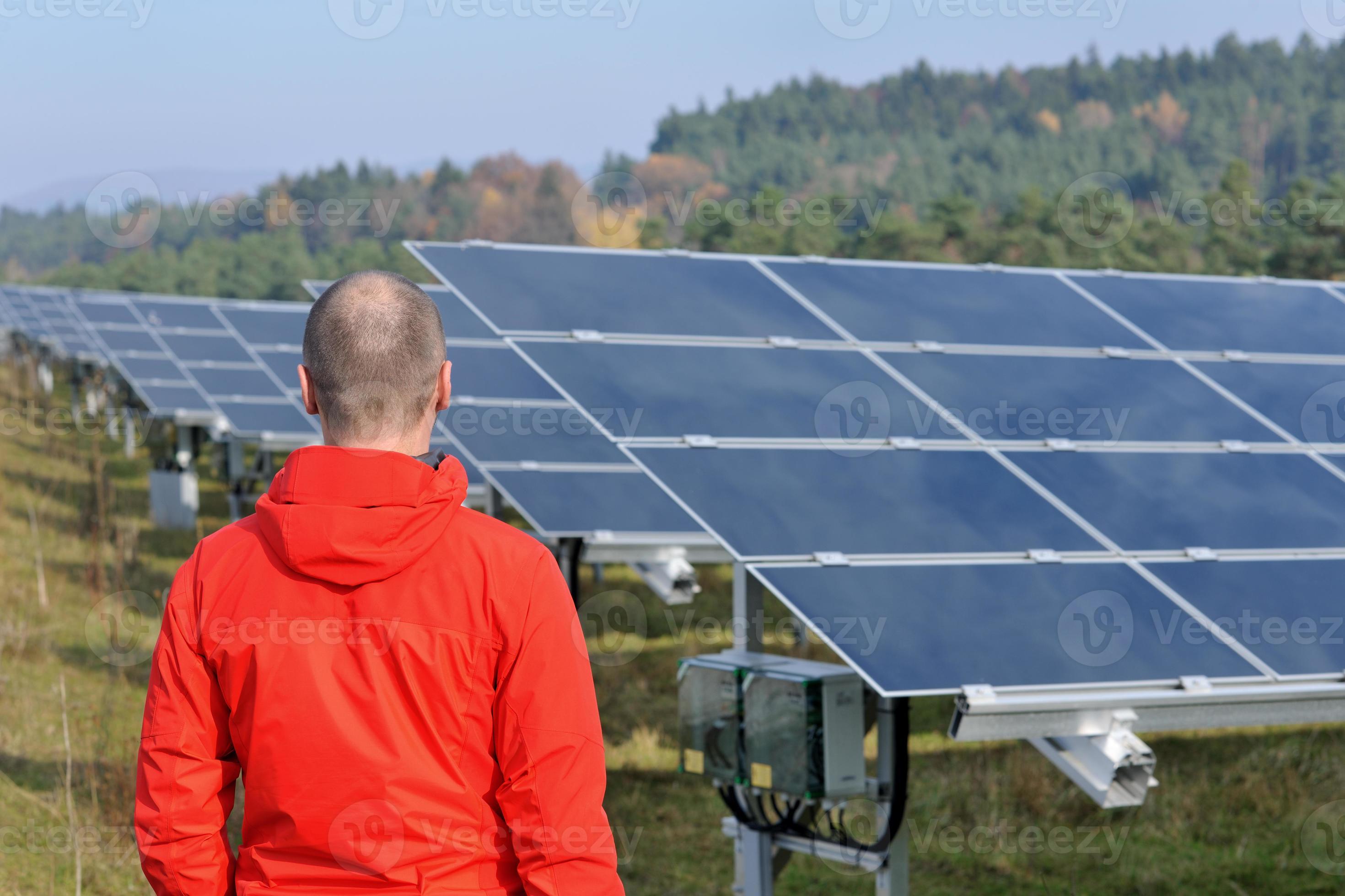 Male solar panel engineer at work place 11254357 Stock Photo at Vecteezy