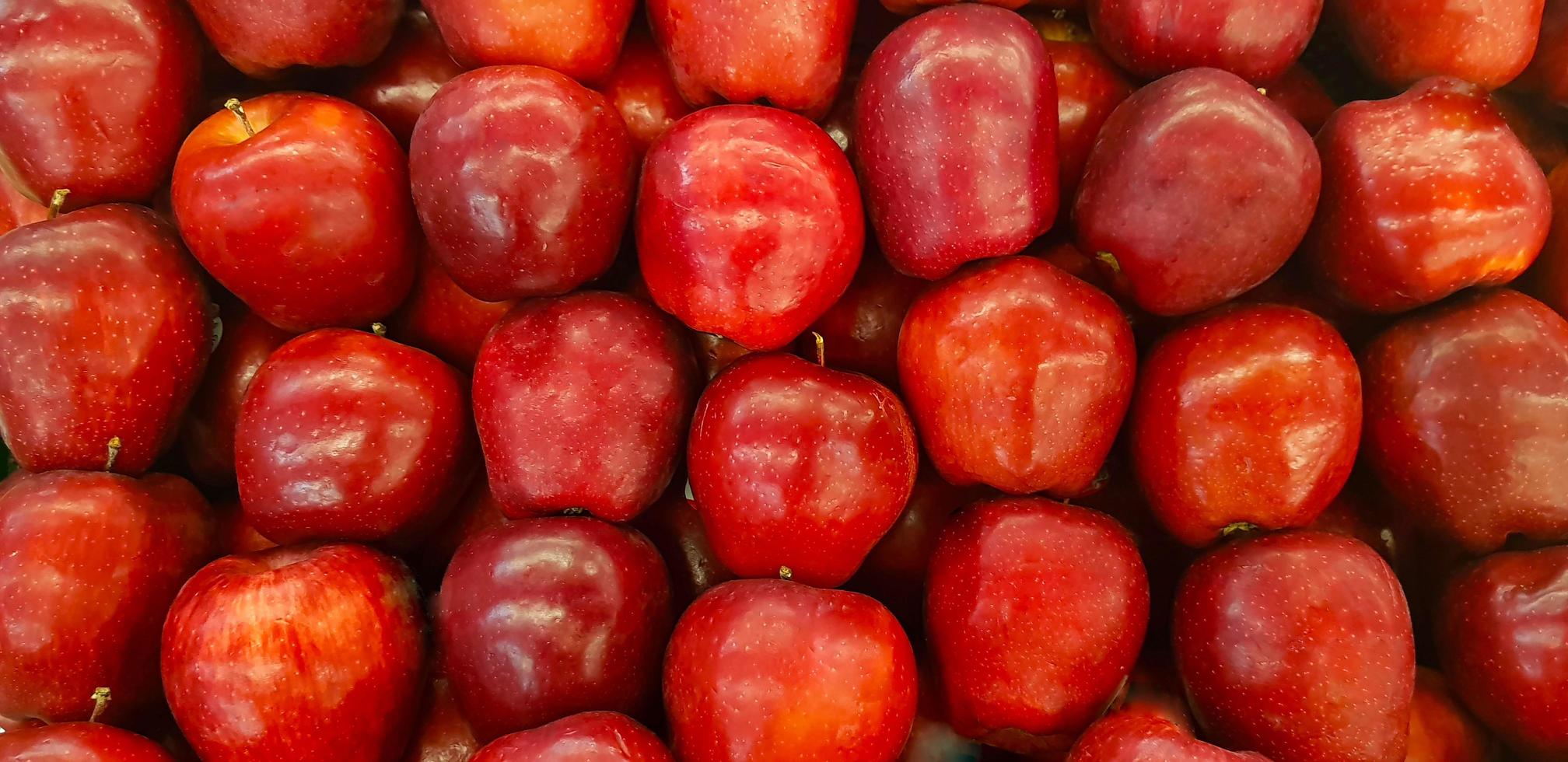 manzanas rojas frescas buenas para fondo multimedia grupo de manzanas rojas maduras foto