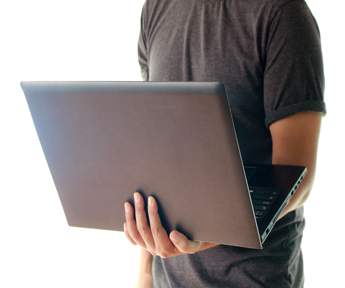 Mens Holding de laptop Aan transparant achtergrond PNG het dossier