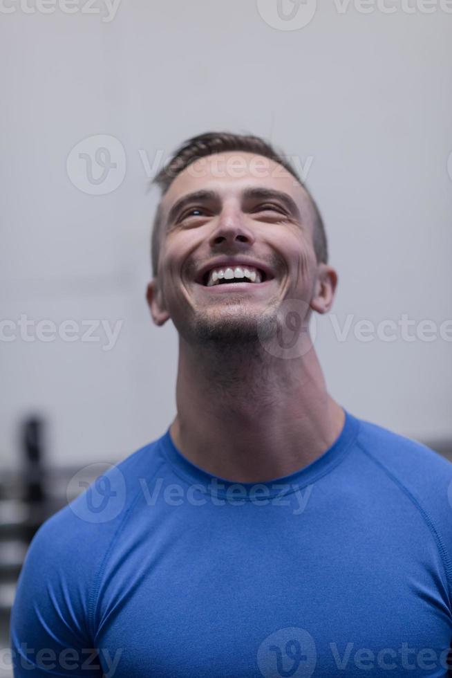 preparador físico en el gimnasio foto