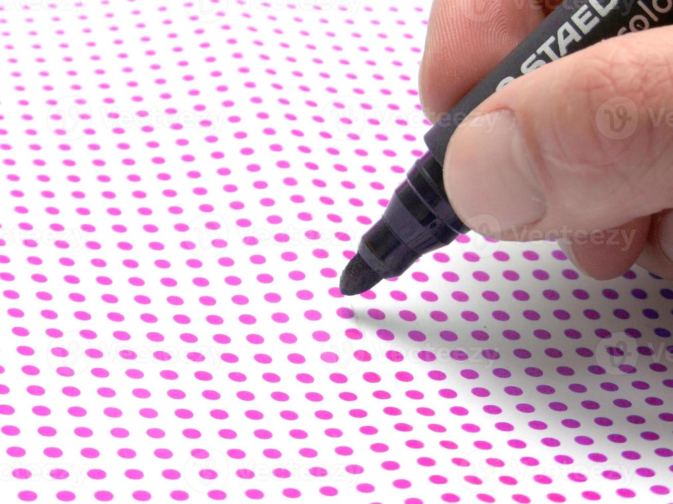 Highlighter on dotted paper 11258285 Stock Photo at Vecteezy
