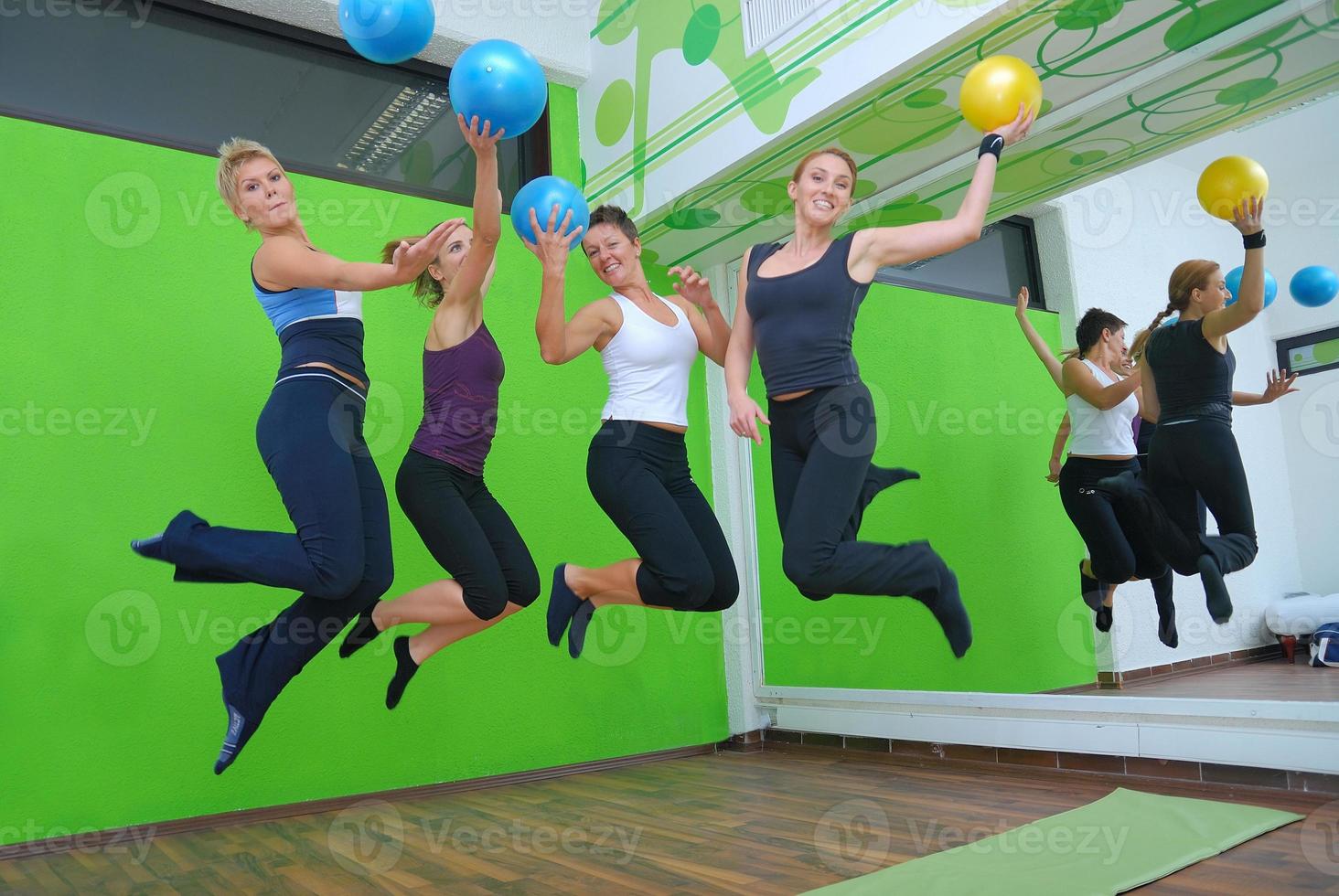 happy fitness group photo