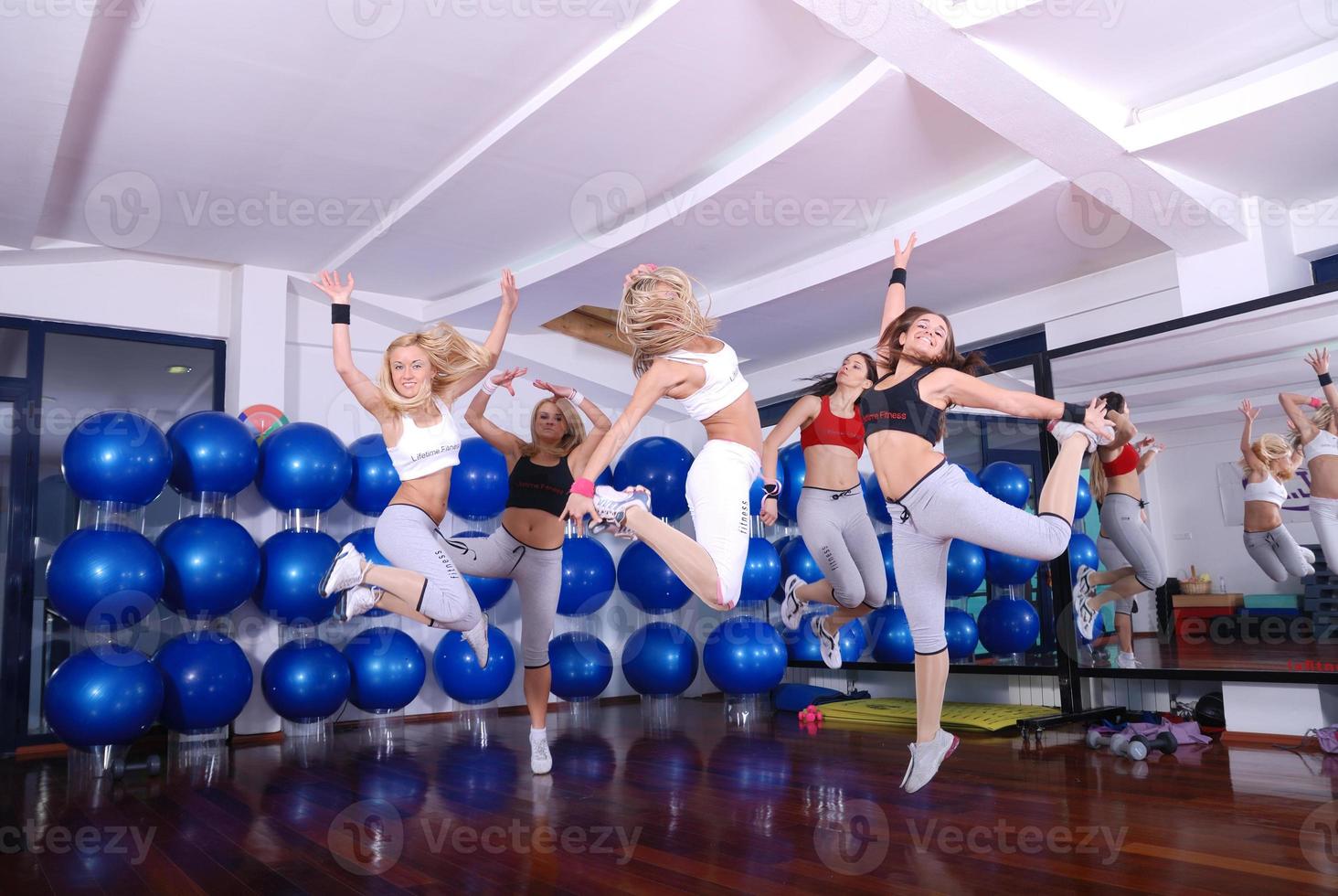 happy fitness group photo
